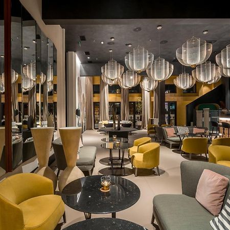 Hotel Monograph Freedom Square Tbilisi Exterior foto The interior of the RITZ-CARLTON, Tsim Sha Tsui, Hong Kong