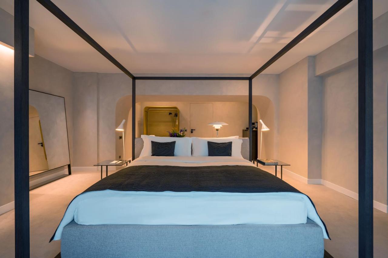 Hotel Monograph Freedom Square Tbilisi Exterior foto A bedroom at the hotel