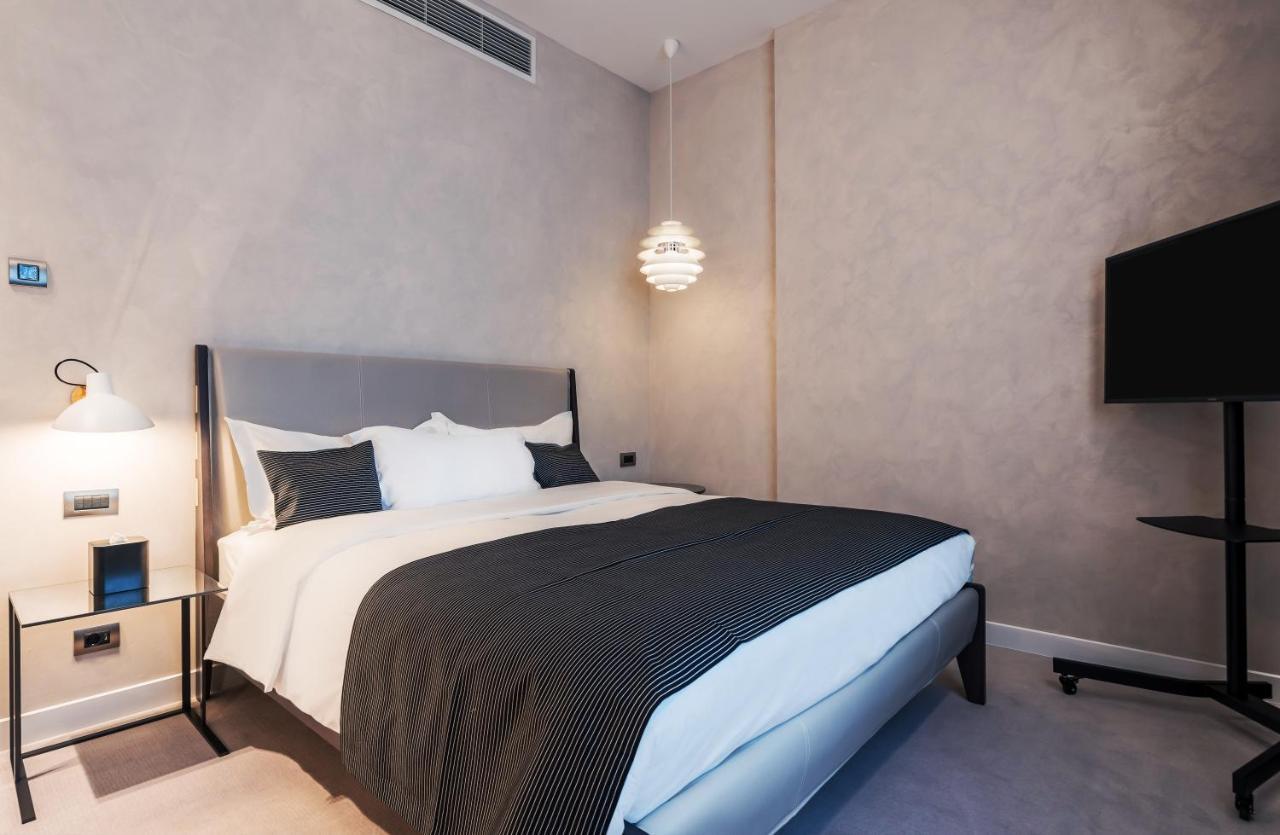 Hotel Monograph Freedom Square Tbilisi Exterior foto A bedroom at the hotel