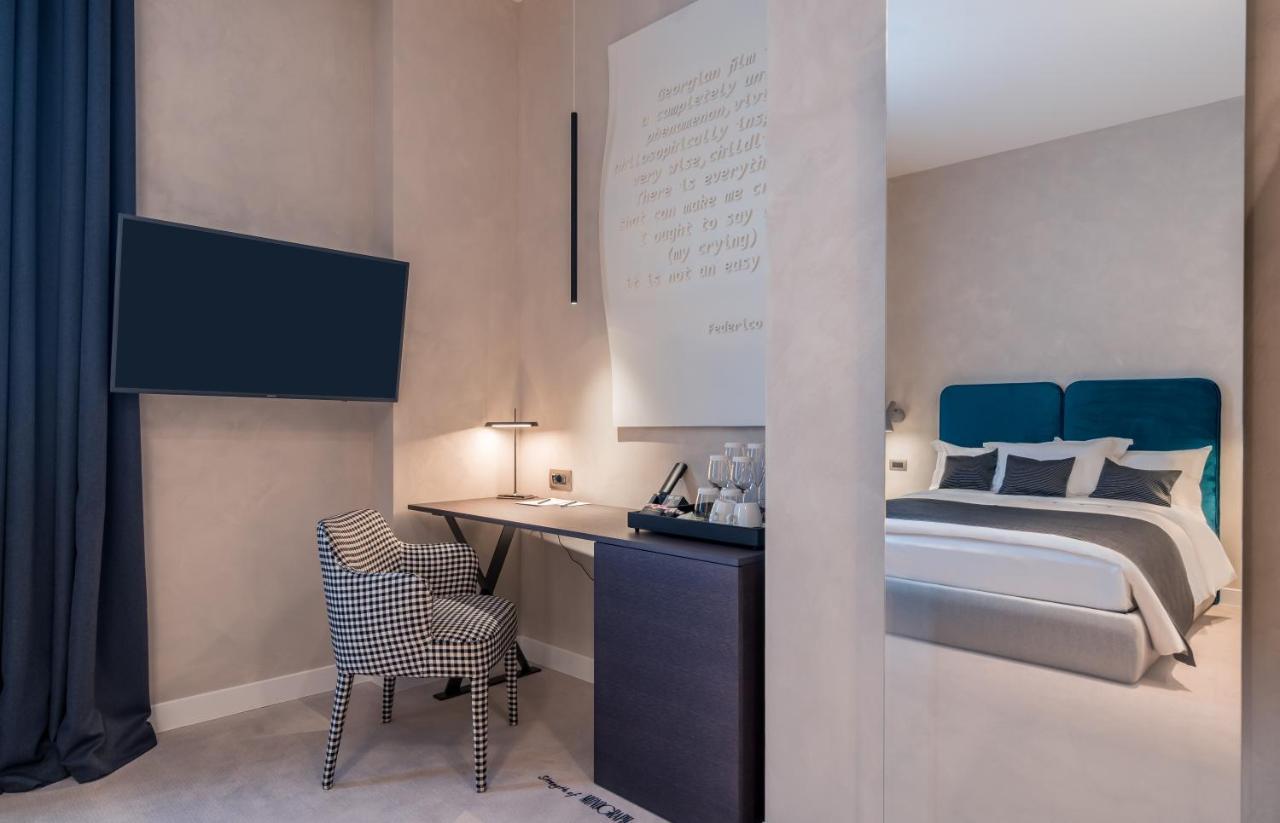 Hotel Monograph Freedom Square Tbilisi Exterior foto A room at the hotel