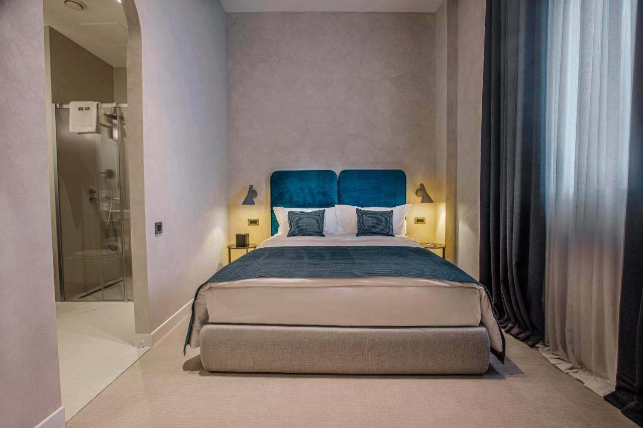 Hotel Monograph Freedom Square Tbilisi Exterior foto A bedroom at the hotel