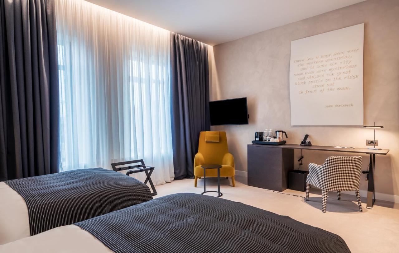 Hotel Monograph Freedom Square Tbilisi Exterior foto