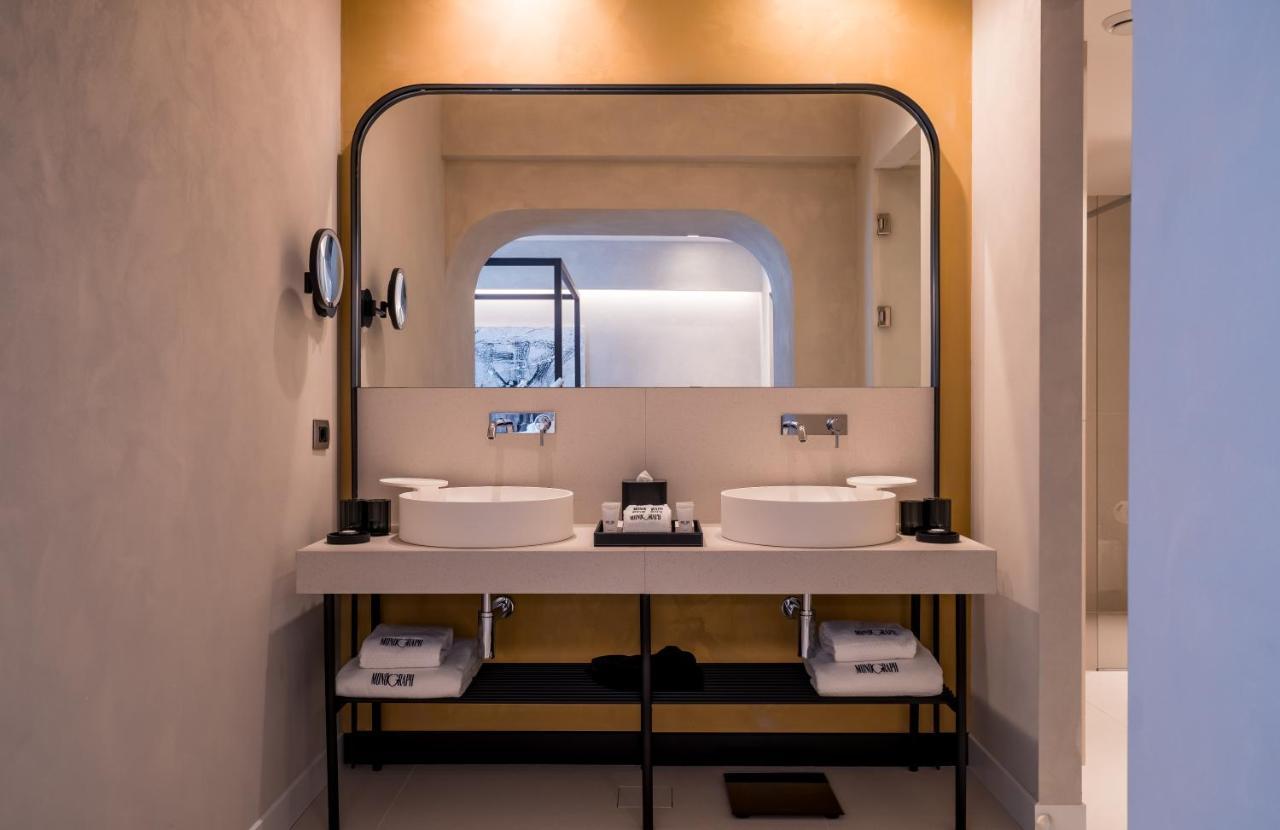 Hotel Monograph Freedom Square Tbilisi Exterior foto Bathroom