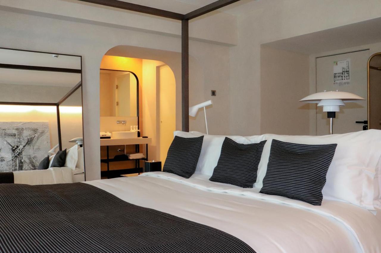 Hotel Monograph Freedom Square Tbilisi Exterior foto A room at the hotel
