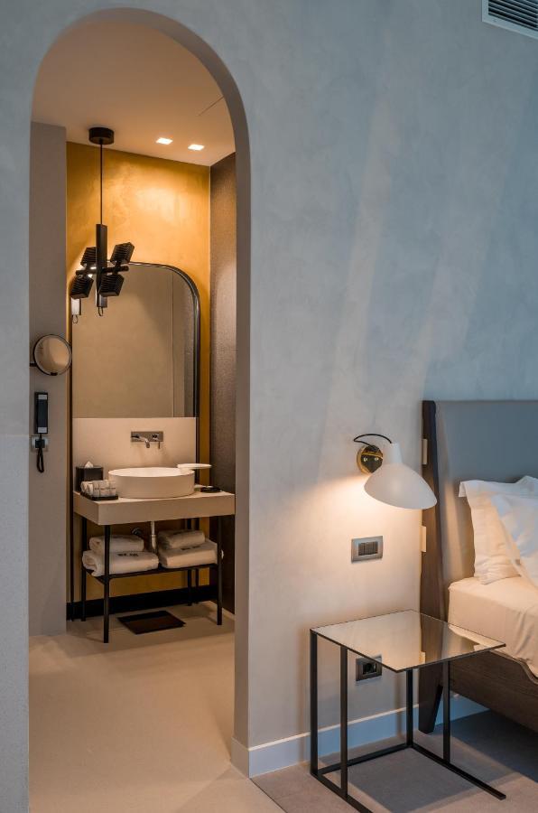 Hotel Monograph Freedom Square Tbilisi Exterior foto A room at the hotel